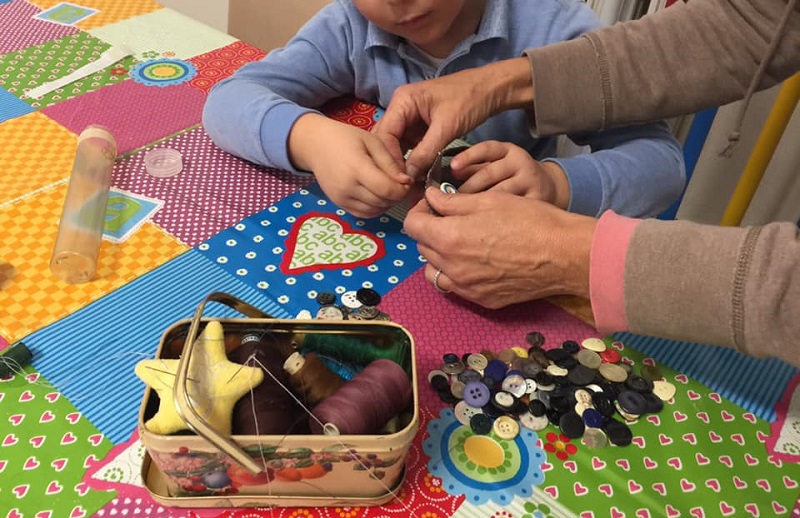 Laboratorio di moda ecologica. Fonte Facebook CUCITO