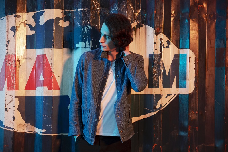 Rifò giacca avanguardista uomo indossato