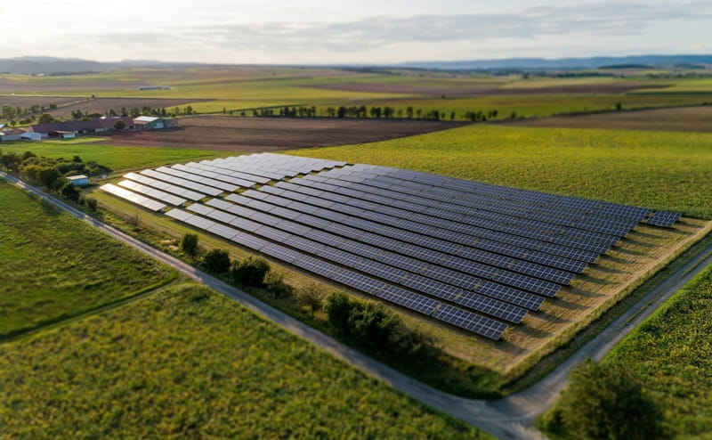 Energia rinnovabile e patrimonio pubblico: 6 bandi per valorizzare terreni statali