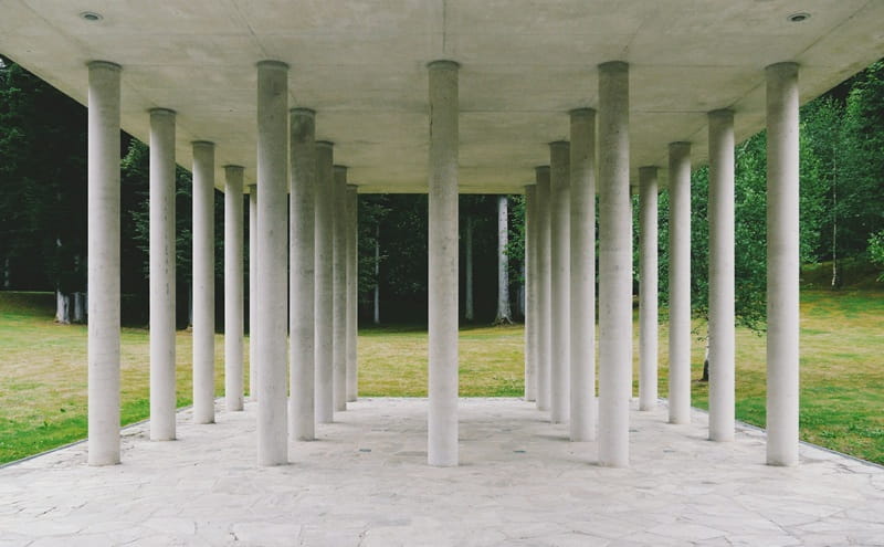 Intenzionalità, istituzioni e impatto: ripensare l’innovazione trasformativa 