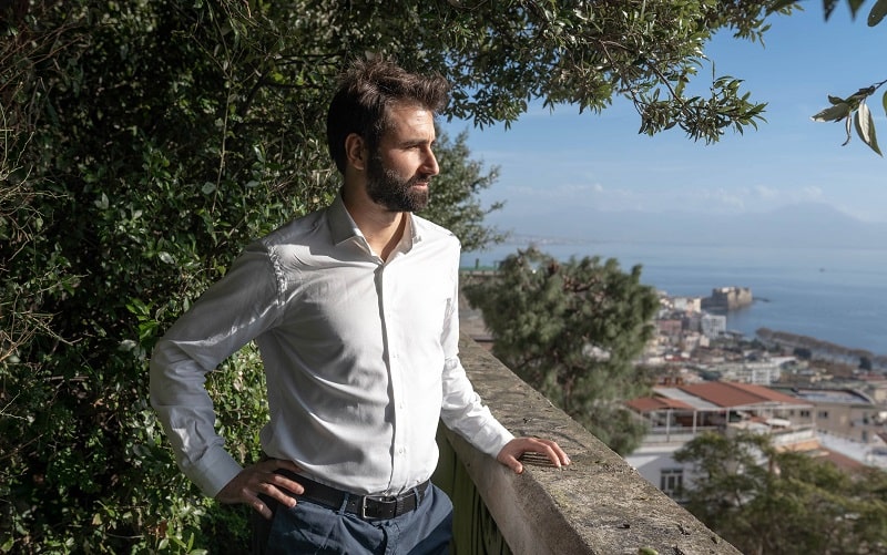 out quarters roberto