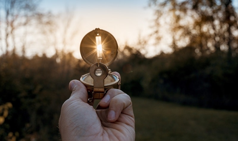 road to social change 2023 copertina bussola